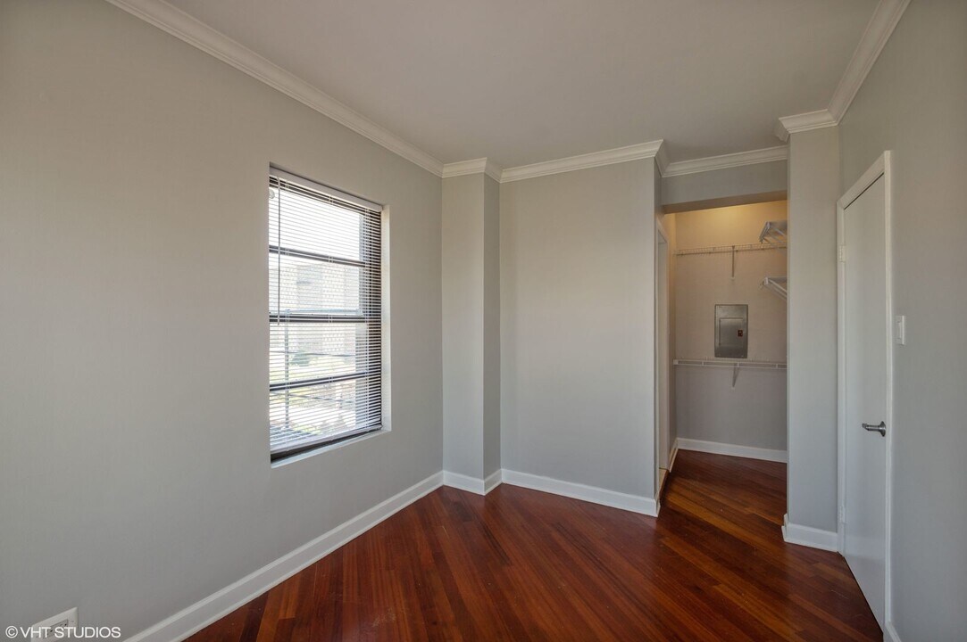 732 W Bittersweet Pl in Chicago, IL - Building Photo