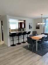 2102 Neilson Way, Unit none in Santa Monica, CA - Building Photo - Building Photo