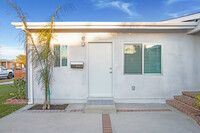 6042 La Canada Cir, Unit B in Buena Park, CA - Building Photo - Building Photo