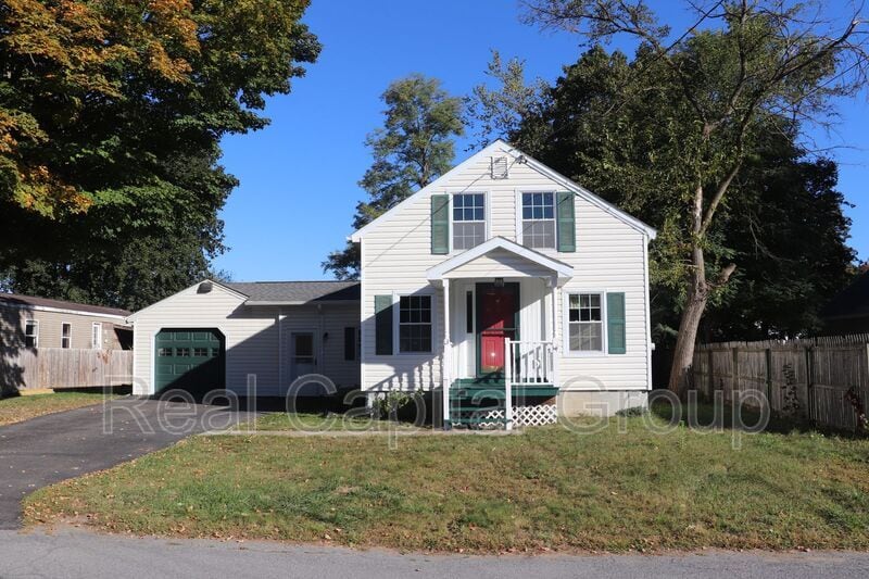 13 Katherine St in Queensbury, NY - Building Photo