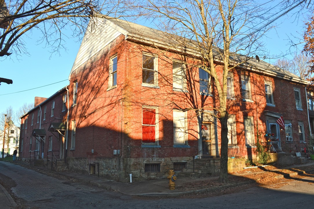 305 Front St in Brownsville, PA - Building Photo