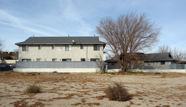 14965 Culley St in Victorville, CA - Foto de edificio - Building Photo