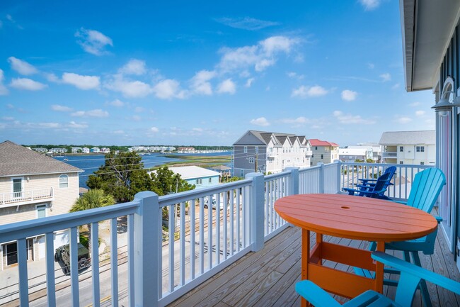 property at 1118 Canal Dr