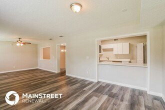 112 Mayfair Cir in Sanford, FL - Foto de edificio - Building Photo