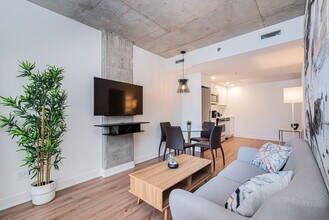 885 Boul. de Maisonneuve E in Montréal, QC - Building Photo - Building Photo