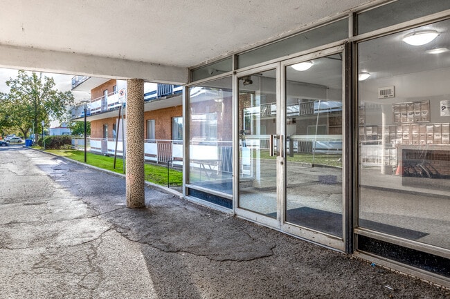 25 Nash Road North in Hamilton, ON - Building Photo - Building Photo