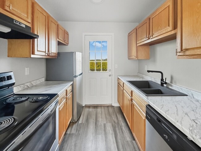 property at 2613 Crisnic Ct
