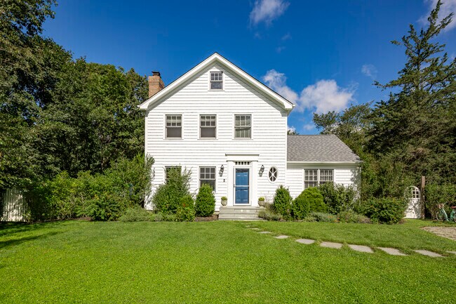251 Meadows W in Bridgehampton, NY - Building Photo - Building Photo