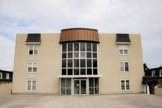 9500 N Green Bay Rd in Brown Deer, WI - Building Photo - Building Photo