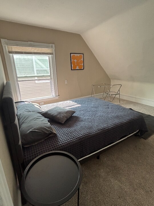 111 Sweet St NE in Grand Rapids, MI - Building Photo