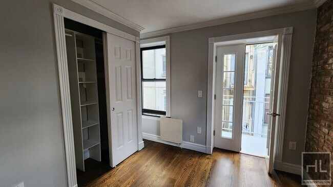 STUNNING MIDTOWN WEST 3 BEDROOM - WON'T LA in New York, NY - Building Photo - Building Photo