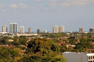 10 Aragon Ave in Coral Gables, FL - Building Photo - Building Photo