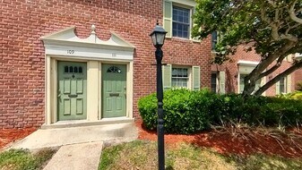 111 Georgetown Dr in Casselberry, FL - Building Photo