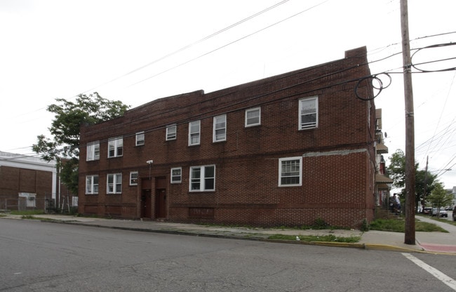 561-563 E 6th St in Elizabeth, NJ - Foto de edificio - Building Photo