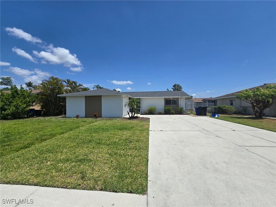 960 Hearty St in North Fort Myers, FL - Building Photo
