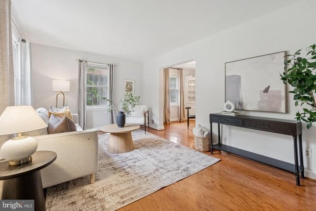 property at 1119 S Edison St