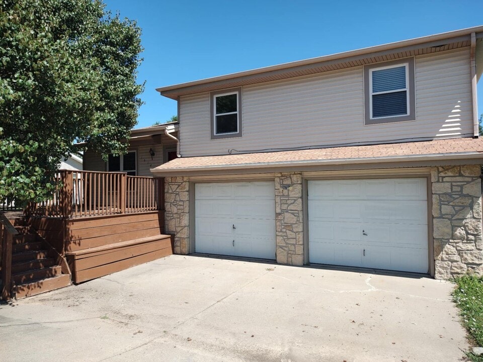 1614 St Marys Rd in Junction City, KS - Building Photo