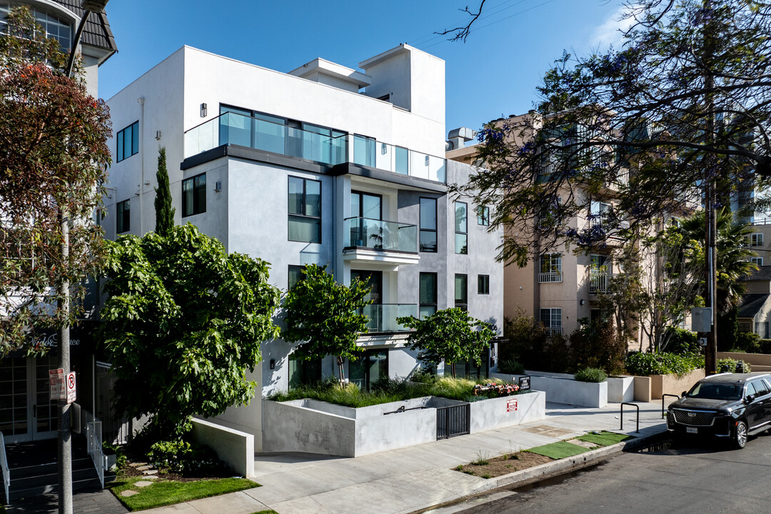 9806 W Vidor Dr in Los Angeles, CA - Building Photo