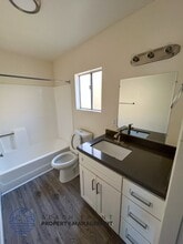 12617 Eucalyptus Ave in Hawthorne, CA - Foto de edificio - Building Photo