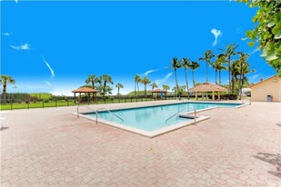 2555 Collins Ave, Unit 808 in Miami Beach, FL - Building Photo