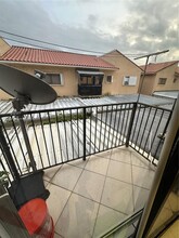 7795 W 29th Way in Hialeah, FL - Foto de edificio - Building Photo