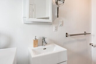 4631 Rue Ontario E in Montréal, QC - Building Photo - Building Photo