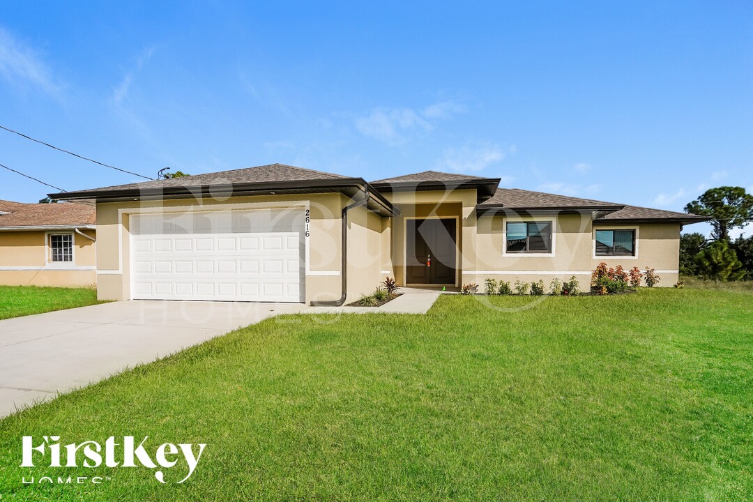 2616 30th St SW, Unit 0504 in Lehigh Acres, FL - Foto de edificio