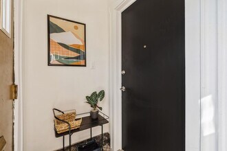 41-43 Poe Avenue Unit First Floor in Newark, NJ - Foto de edificio - Building Photo