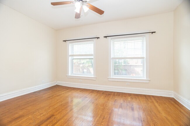 3149 W Lyndale St, Unit 1 in Chicago, IL - Building Photo - Building Photo