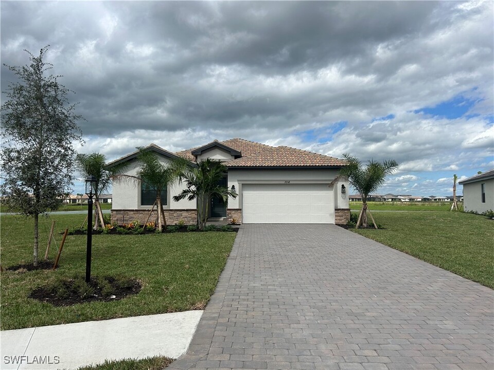 20548 Livery Ct in Estero, FL - Building Photo