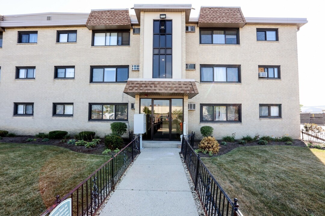 9629 Brandy Ct in Des Plaines, IL - Foto de edificio