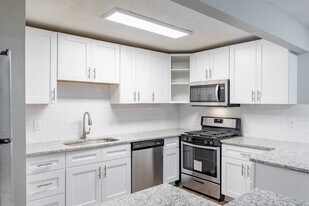 The Strand at Lenox in Atlanta, GA - Building Photo