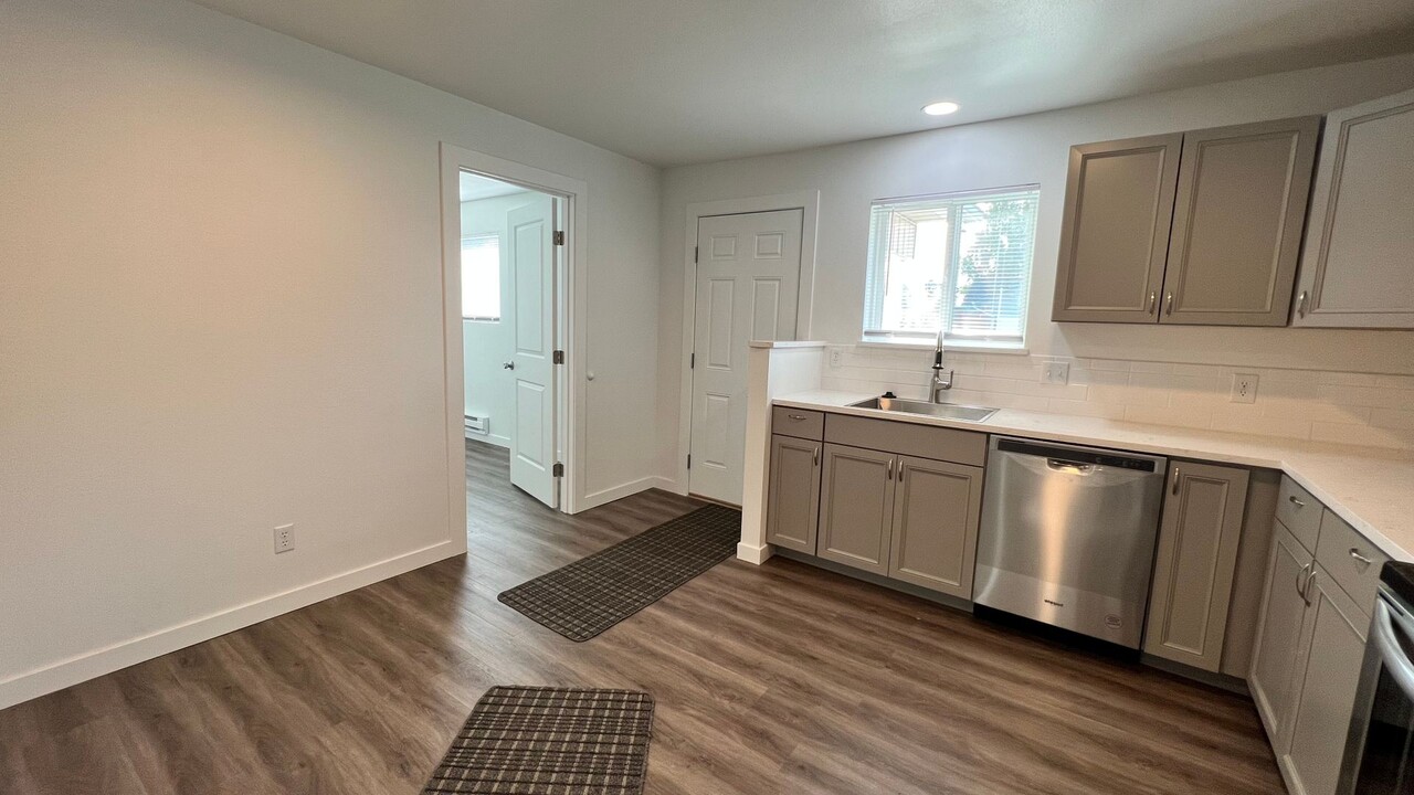 821 4th Ave N in Kent, WA - Building Photo
