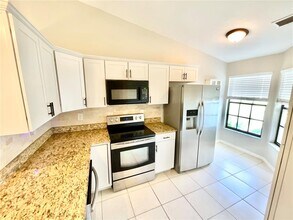 2277 Abbey Ln in Palm Harbor, FL - Building Photo - Building Photo