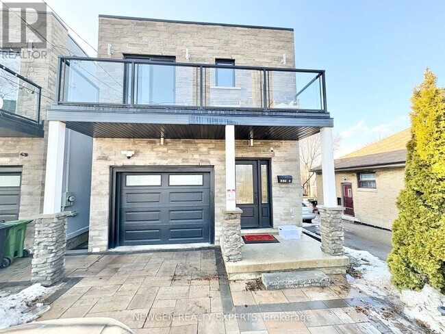 574B Pharmacy Ave in Toronto, ON - Building Photo - Building Photo