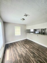 9110 Kentshire Dr in Houston, TX - Building Photo - Building Photo