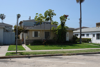 PACIFIC BEACH - 5 UNITS in San Diego, CA - Building Photo - Building Photo