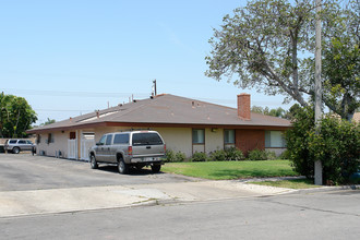 2207 S Mountain View Ave in Anaheim, CA - Building Photo - Building Photo