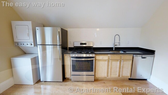 48-50 Lowell St Unit #3 in Somerville, MA - Foto de edificio - Building Photo