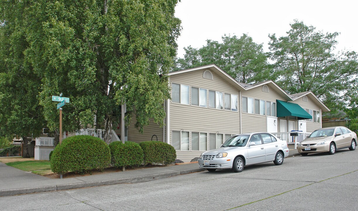 9200-9210 Densmore Ave in Seattle, WA - Building Photo