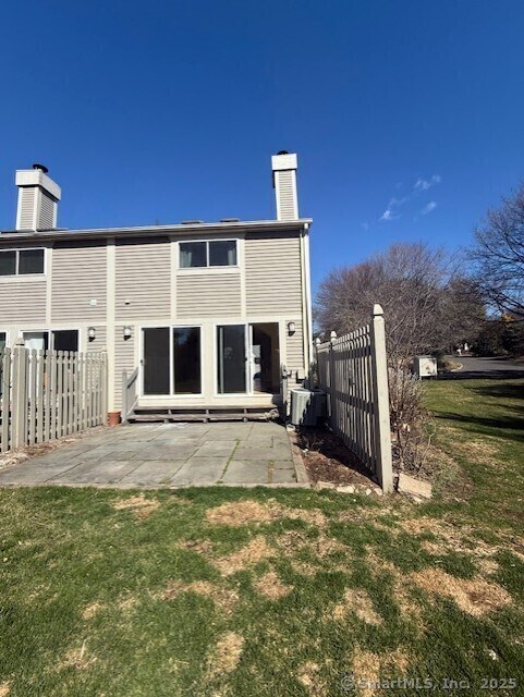 11 Strathmore Ln in Westport, CT - Building Photo - Building Photo