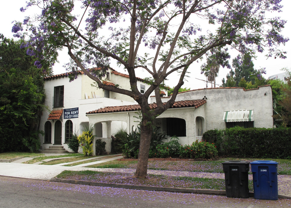 8702 Rosewood Ave in West Hollywood, CA - Building Photo