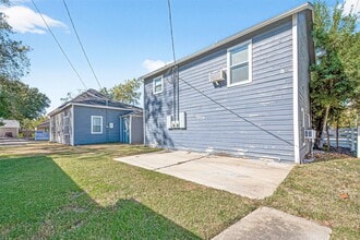 2220 Avenue L in Rosenberg, TX - Building Photo - Building Photo