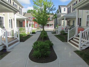 19 Sherwood St in Mansfield, CT - Building Photo - Building Photo