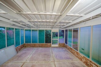 233 Cardinal Ln in Vallejo, CA - Building Photo - Building Photo