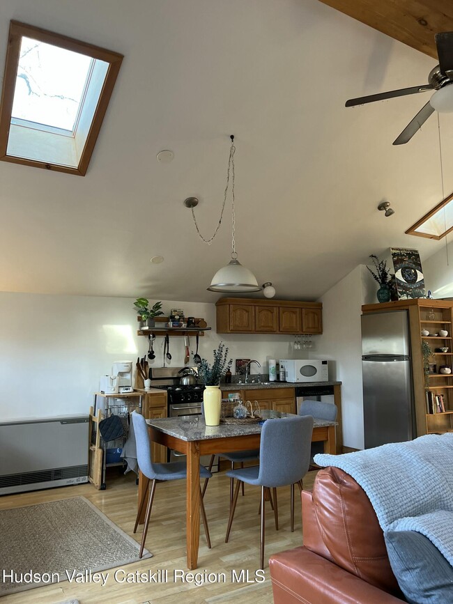 40 Sunset Ridge in Woodstock, NY - Foto de edificio - Building Photo