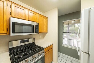 11901 Swearingen Dr in Austin, TX - Building Photo - Building Photo