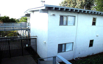 Dimond Heights Apartments in Oakland, CA - Building Photo - Building Photo