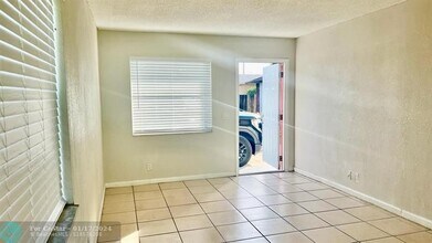 125 W 17th St, Unit 4 in West Palm Beach, FL - Foto de edificio - Building Photo