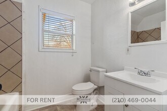 1630 W Rosewood Ave in San Antonio, TX - Building Photo - Building Photo